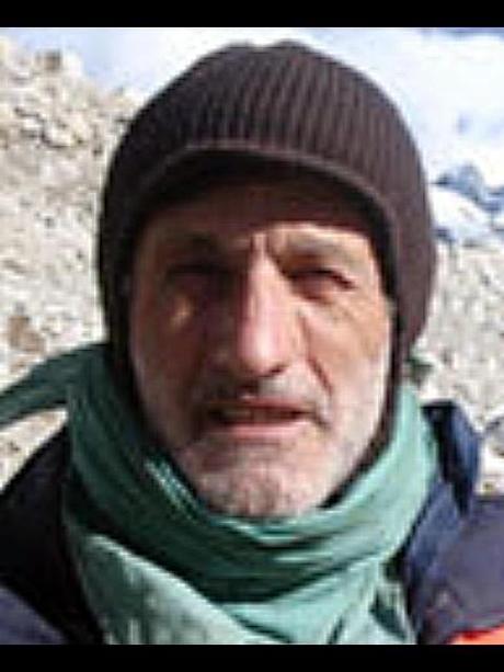 Senza ossigeno a 8300 metri sulla Nord dell’Everest: alpinista italiano di 69 anni “è da considerarsi morto”