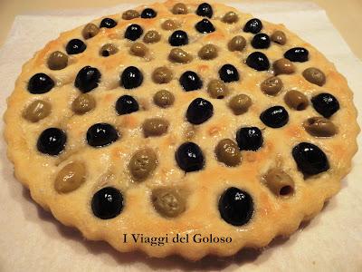 FOCACCIA GENOVESE CON LE OLIVE