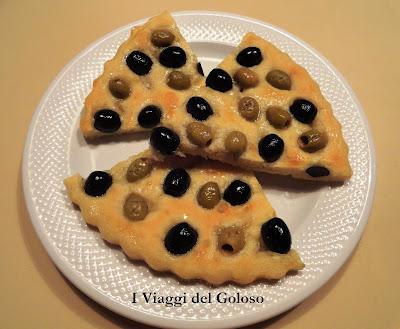 FOCACCIA GENOVESE CON LE OLIVE