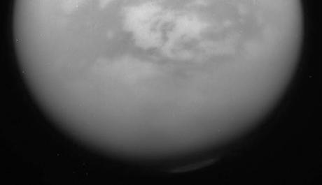 Cassini - nuove immagini delle nuvole polari di Titano