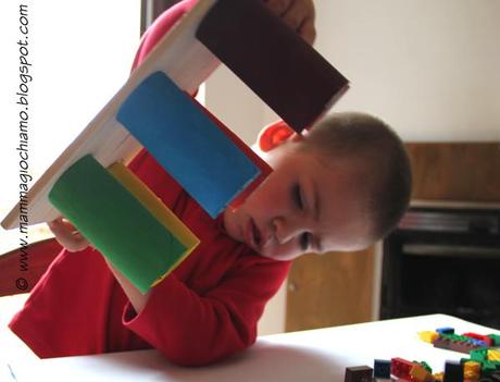Giochi fai-da-te: imparare i colori con i tubi della carta igienica e le costruzioni Lego