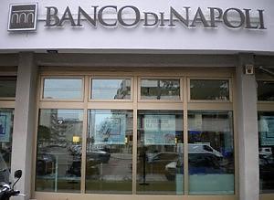 Mercogliano (AV) piccolo imprenditore si barrica in banca . Bloccato dalle forze dell’ordine.