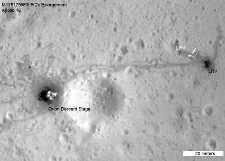 La mappa della superficie della Luna da LRO