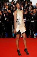 liya kebede - proenza schouler (clutch louis vuitton)