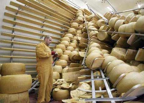 Gara di solidarietà per acquistare il parmigiano reggiano “terremotato”