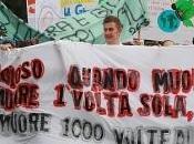 Brindisi, corteo degli studenti: migliaia gridano paura"