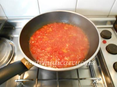 Scaccia o Scacciata (focaccia) Siciliana di Pomodoro e Melanzane