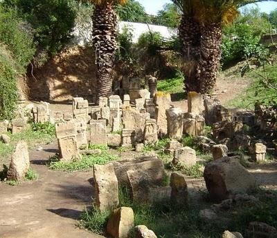 Tofet (tophet), cimiteri per bambini dell'età del Ferro.