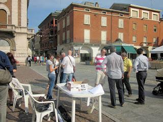 Banchetto 5 Stelle in Piazza Garibaldi