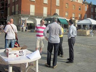 Banchetto 5 Stelle in Piazza Garibaldi