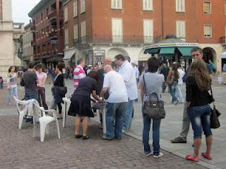 Banchetto 5 Stelle in Piazza Garibaldi