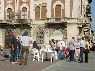 Banchetto 5 Stelle in Piazza Garibaldi