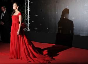 Berenice Bejò in rosso Vuitton