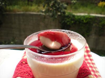 Panna cotta alla grappa e frutti di bosco