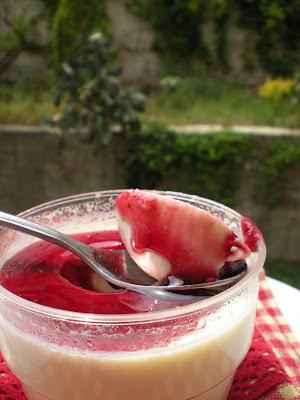 Panna cotta alla grappa e frutti di bosco