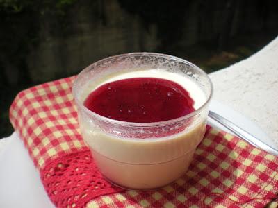 Panna cotta alla grappa e frutti di bosco