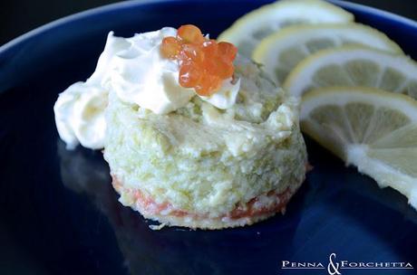 Budino ai cipollotti freschi con panna acida, blinis e salmone - Onions pudding with sour cream, blinis and salmon