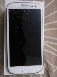 Samsung Galaxy S III meets gravity, Gorilla Glass 2 display suffers the consequences