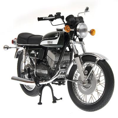 Yamaha RD 350 Green Metallic 1973 by Minichamps