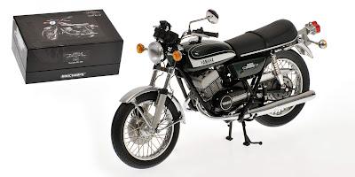 Yamaha RD 350 Green Metallic 1973 by Minichamps