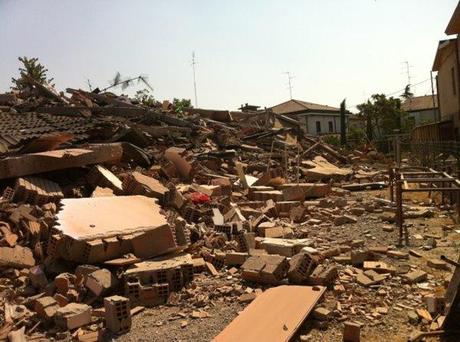 Terremoto, sale a otto il numero delle vittime nel Modenese. Operauio salvato dalle macerie a Mirandola