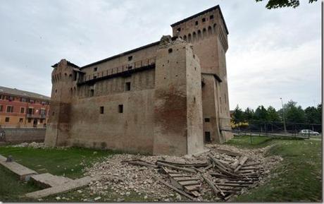 La Rocca castle in San Felice Sul Panaro is damaged following an earthquake on May 20, 2012 in the Modena province. Panicked people rushed into the streets when a powerful earthquake shook northern Italy early Sunday, killing three people and injuring at least 50.  AFP PHOTO / GIUSEPPE CACACE        (Photo credit should read GIUSEPPE CACACE/AFP/GettyImages)