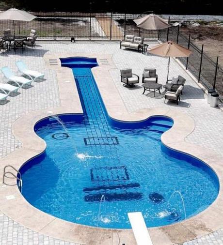 Les Paul Guitar Swimming Pool