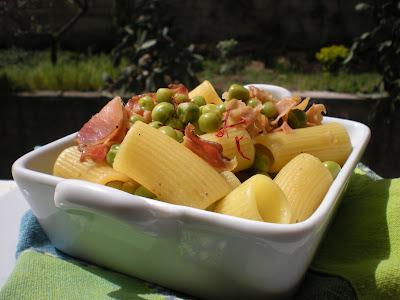 Rigatoni Speck e Piselli con pistilli di Zafferano