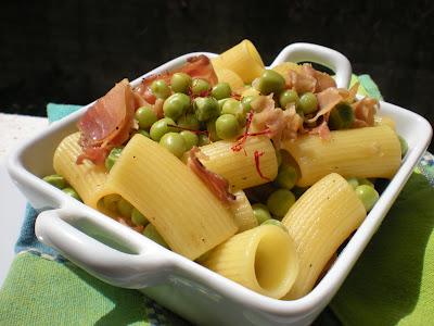 Rigatoni Speck e Piselli con pistilli di Zafferano