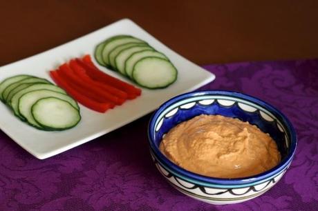 Hummus di peperoni e zucchine