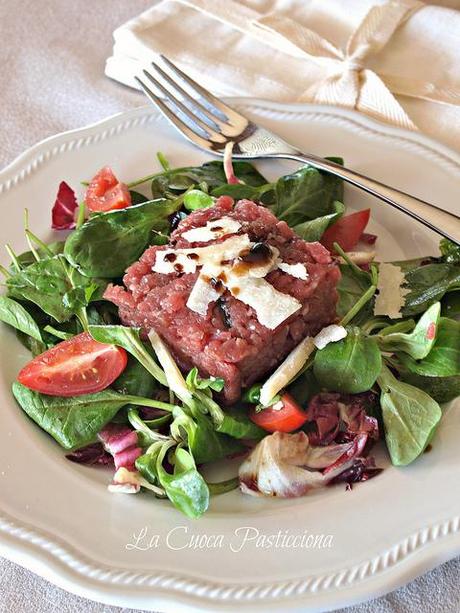 Tartare di manzo con scaglie di Parmigiano Reggiano e lacrime di Aceto Balsamico Tradizionale di Reggio Emilia