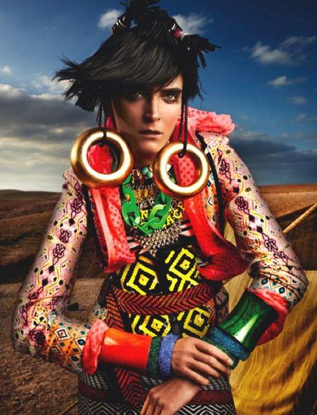 TRIONFO DI PATTERNS NELLE FOTOGRAFIE DI MARIO TESTINO PER VOGUE INGHILTERRA