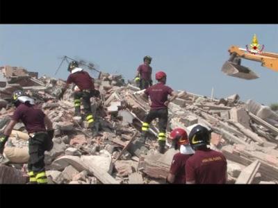 La soluzione di Monti per il terremoto: la tassa sulla disgrazia La soluzione di Monti per il terremoto: la tassa sulla disgrazia