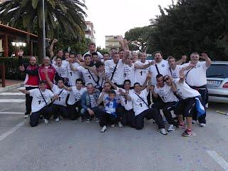 STORICA PROMOZIONE IN PRIMA CATEGORIA E VILLA FIORE DI ALBA ADRIATICA FESTEGGIA