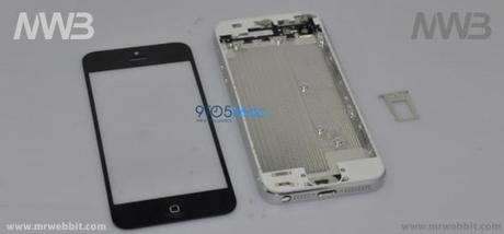 posizione spinotto cuffie sul nuovo iphone 5 di apple