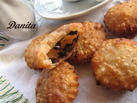 E con i ritagli di pasta sfoglia??? facciamoci dei ravioli fritti al cioccolato