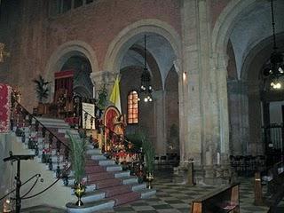 Il duomo di Fidenza alla vigilia della festa patronale.