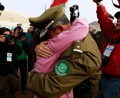 FOTO DEL GIORNO 9 OTTOBRE 2010 : IL COMPLETAMENTO DEL POZZO CHE PORTERà ALLA LIBERAZIONE DEI 33 MINATORI IN CILE