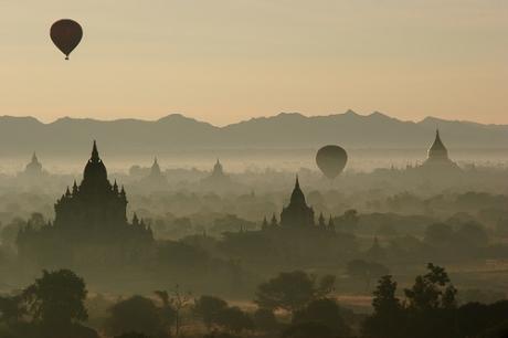 bagan-myanmar-burma-buddhism-ballooning-David-Haberlah2.jpg