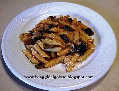 PENNE CON MELANZANE E POMODORI