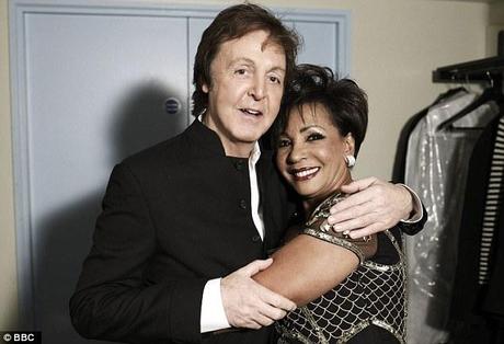 SHIRLEY BASSEY CELEBRA I BEATLES