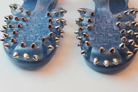 Fashion DIY: Jelly sandals studded / Sandali plastica borchiati