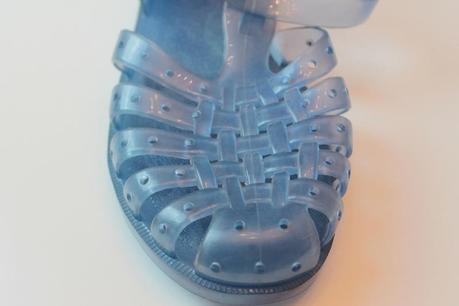 Fashion DIY: Jelly sandals studded / Sandali plastica borchiati