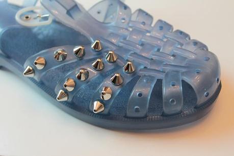 Fashion DIY: Jelly sandals studded / Sandali plastica borchiati