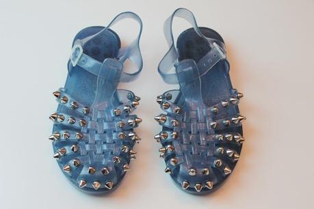 Fashion DIY: Jelly sandals studded / Sandali plastica borchiati