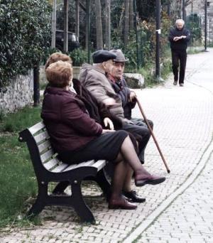 Milano: pensionato aggredito e accoltellato al collo.