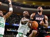 NBA: Boston accorcia