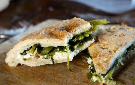 Schiacciata ricotta e cime di rapa