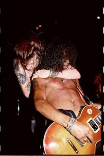 Guns'n'Roses - Bandite le magliette di Slash ai loro concerti