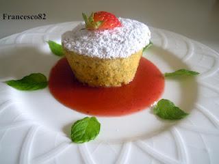 Sformatino soffice di carote e pistacchi con salsa di fragole